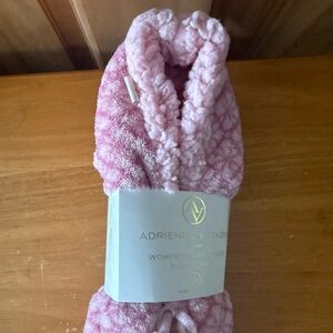 New With Tags, Women’s Slippers Shoe Size L/XL (9-11)